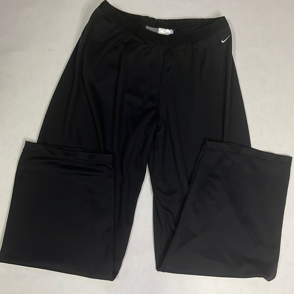 Nike Dri-Fit straight leg knit elastic drawstring waist athletic pant. Size M